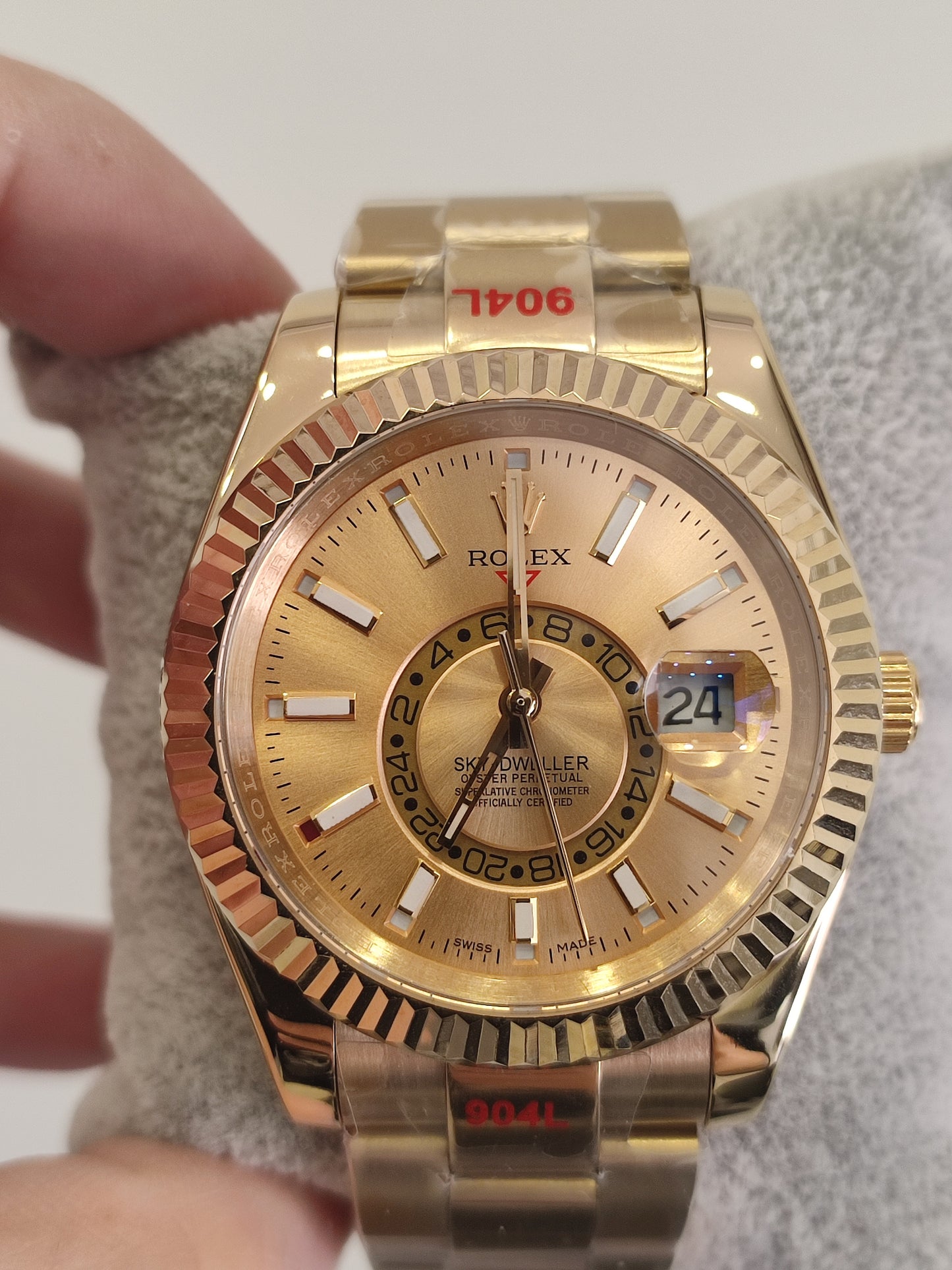 Skydweller yellow gold oyster